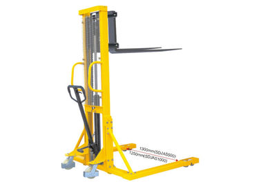 Apilador manual de la plataforma del Straddle de 0,5 toneladas con color amarillo de las bifurcaciones ajustables